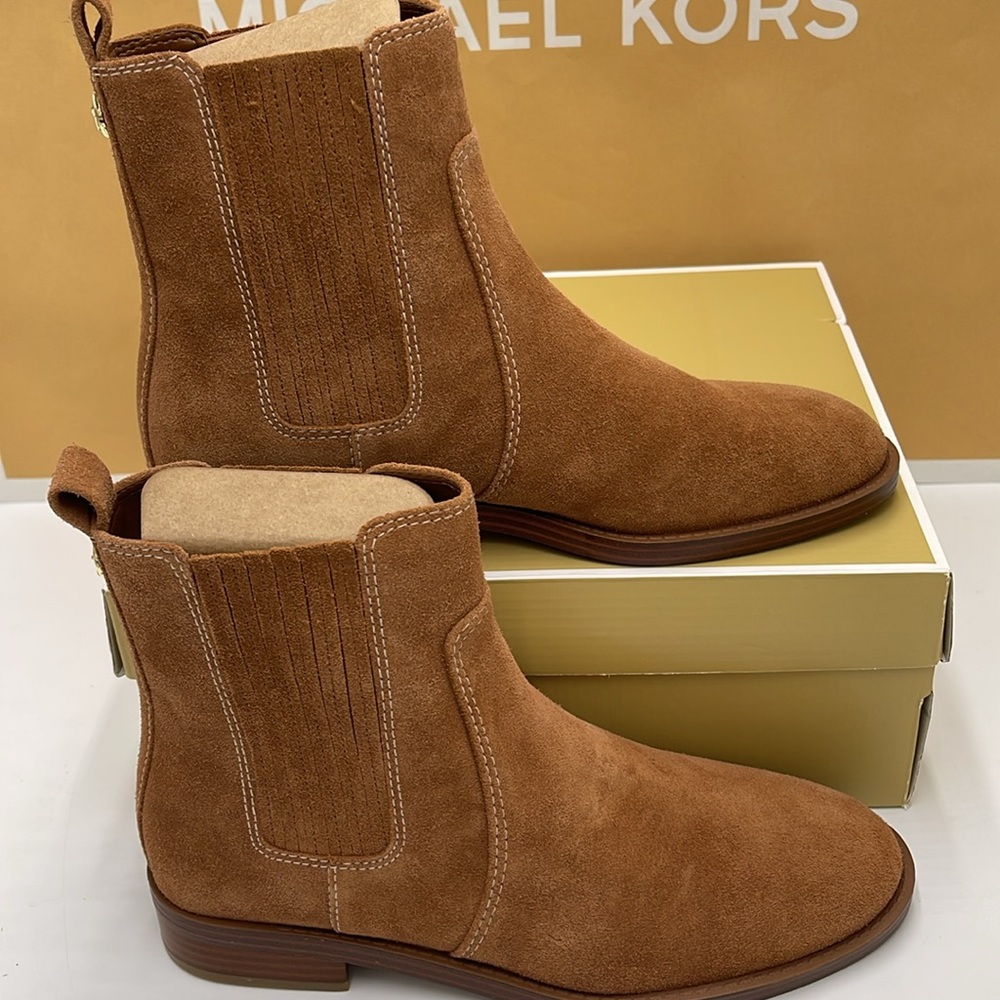MICHAEL KORS ELLA FLAT BOOTIE SUEDE
49F4ELFE5S
LUGGAGE - Picture 2 of 16